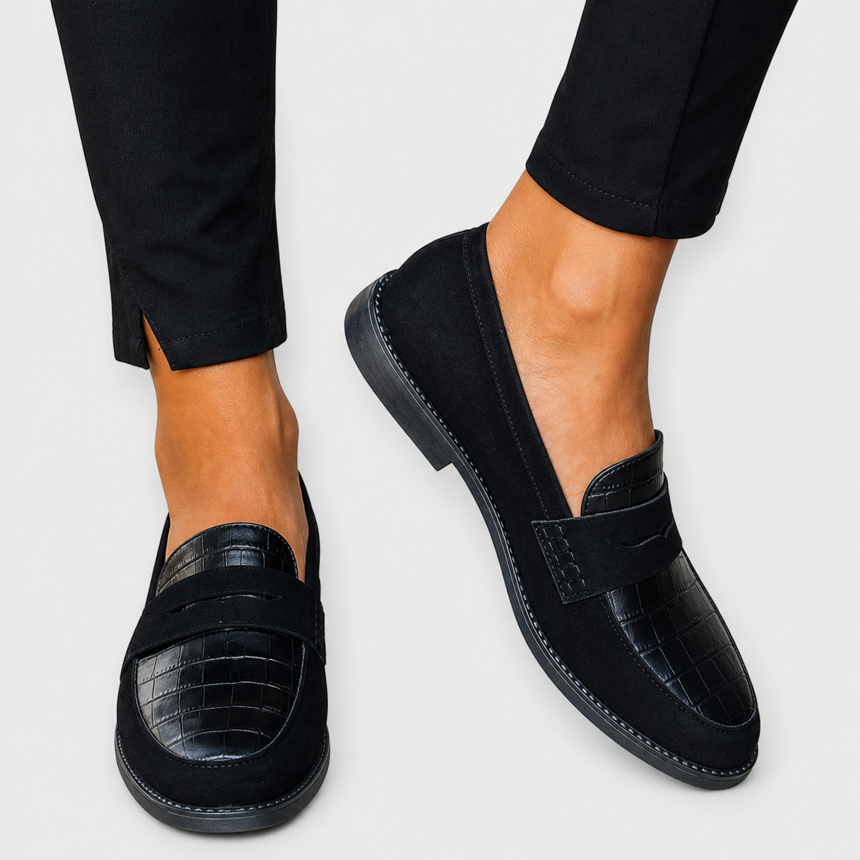 Engracia™ | Mocasín Black with Texture and Borlas