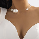Collares of Perlas of Metal