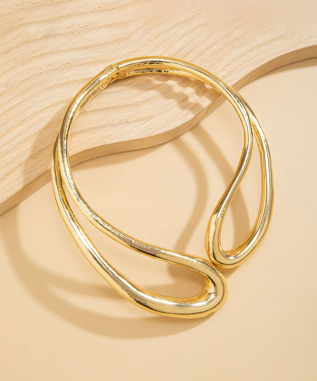 Collar Asymmetric Recortado