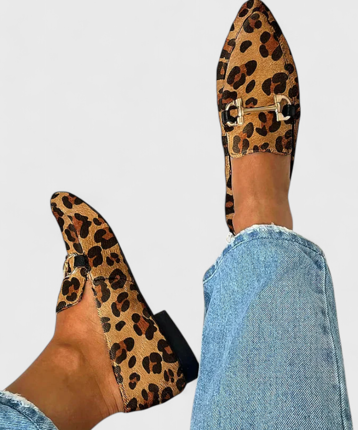 Lluvia Loafers Elegant with Patrón Grabado and Heel Subtle