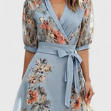 Arlet Dress Midi Floral with V-neckline and Silhouette Feminine