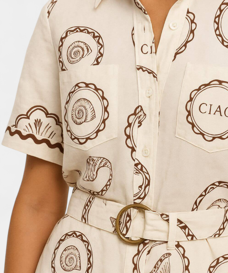 Seashell Mono Camiseta with Detail of Concha and Buttons