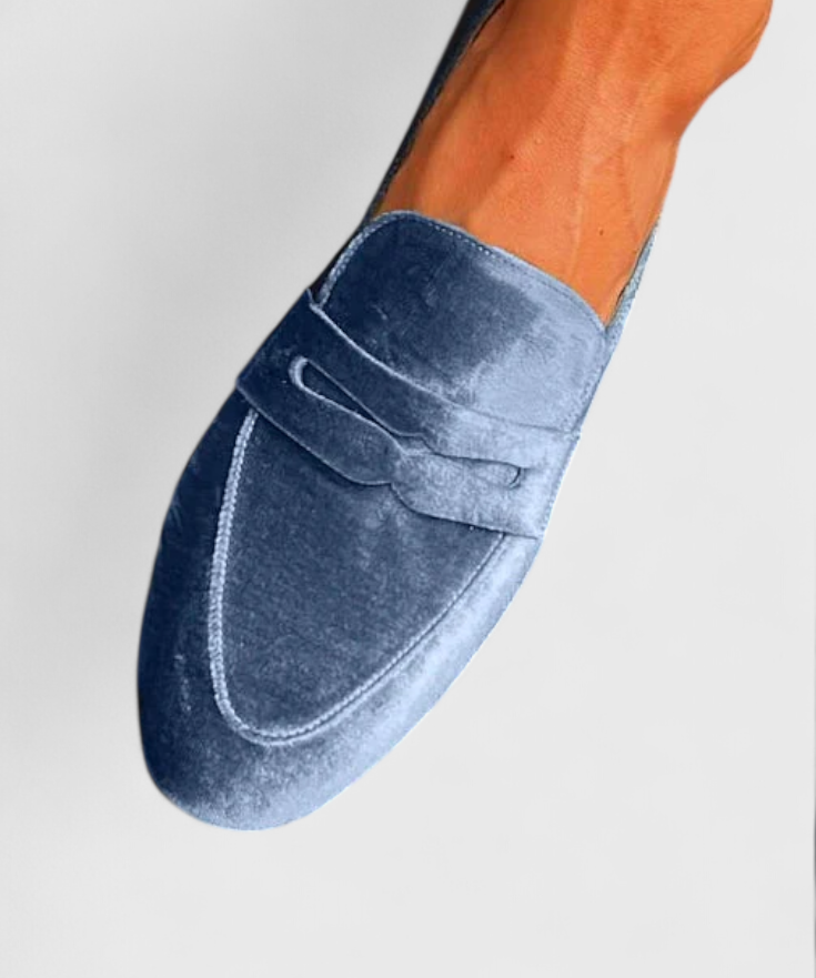 Llnica Loafers of Velvet Blue with Detail Patchwork and Toe Redonda