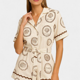Seashell Mono Camiseta with Detail of Concha and Buttons