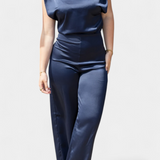 Francis Mono Backless of Cut Flowy