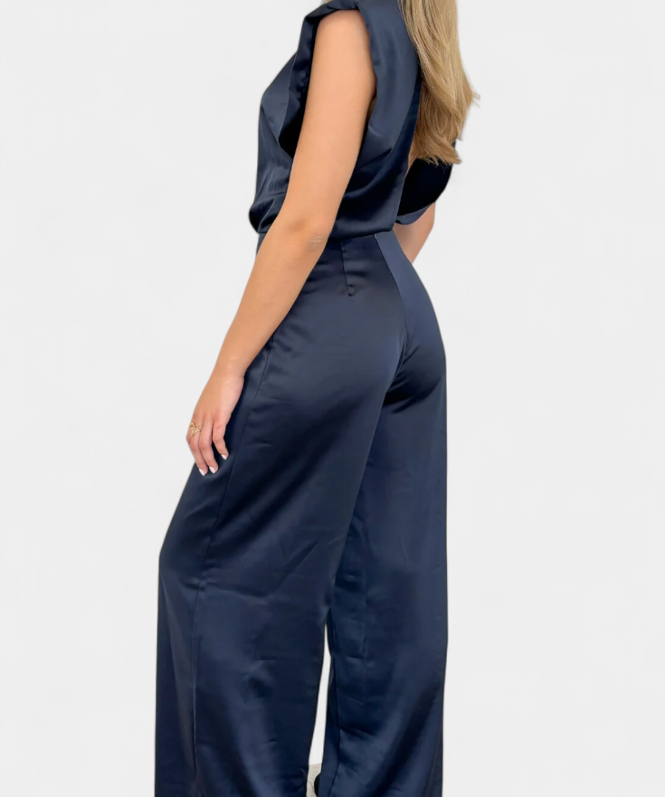 Francis Mono Backless of Cut Flowy