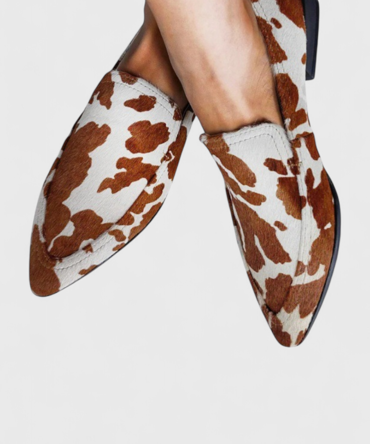Grecia Loafers of Leather with low heel and pointed toe