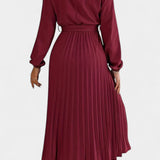 Theresa Dress with High Neck and Cinturón Pleated