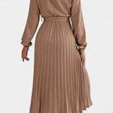 Theresa Dress with High Neck and Cinturón Pleated